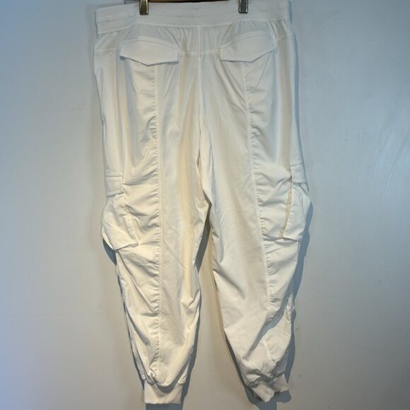 Lululemon Dance Studio Relaxed-FitMid-Rise Cargo Jogger white colour size XL - Picture 7 of 10